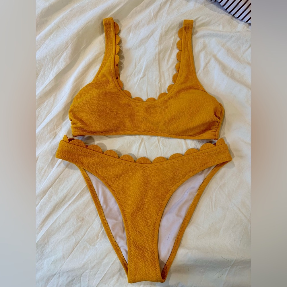 Cupshe Scalloped Bikini Set Size Small